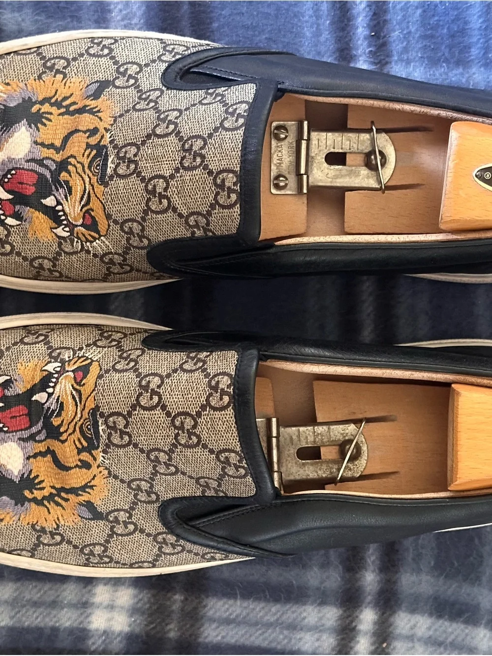 Gucci GG Beige Supreme Tiger-Embroidered Men’s Slip-On Loafers Size 12 G